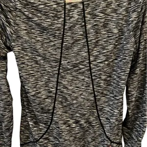 Athleta woman’s top with thumb hole and zip up pocket.‎ thumbnail 5