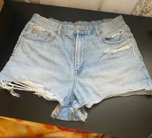 American Eagle Outfitters Women's Size 12 Shorts thumbnail 1