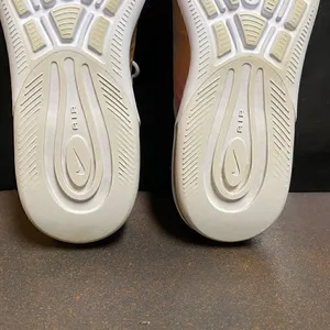 Nike Air Max Axis White / Pink Women's Running Shoes Size 8.5M thumbnail 16