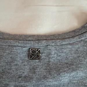 Calvin Klein Heather Gray Short Sleeve Logo T-Shirt Size Small thumbnail 3