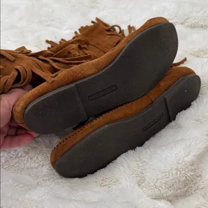 MINNETONKA Brown Suede Three Layer Fringe Boots, Size 9 thumbnail 4