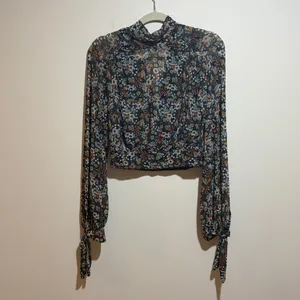 Free People All Dolled Up Mesh Long Sleeve Cropped Floral Top Blouse Green Small thumbnail 6