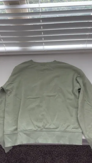 H&M green sweatshirt thumbnail 2