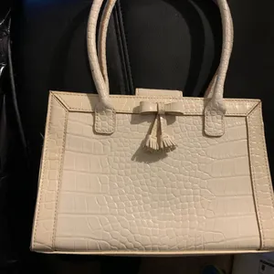 Preloved Liz Claiborne vintage 90’s faux leather‎ cream purse thumbnail 1