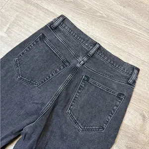 •Abercrombie & Fitch• Ultra High Rise 90s Slim Straight Jeans thumbnail 3