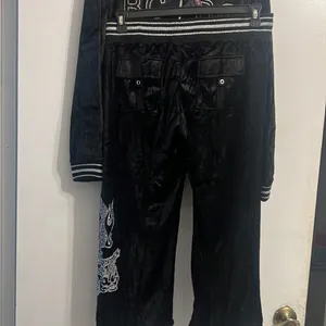 BCBG Max Azria BLACK VELVET BLING SILVER STUD DRAGON & LOGO HOODIE & CROPPED PANTS SET NWT thumbnail 7