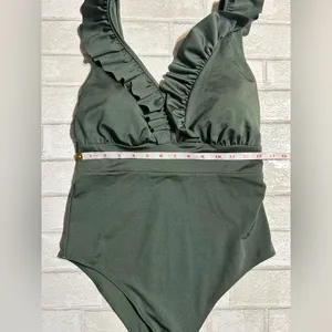NWOT - H&M Woman’s One Piece Vacation Swimsuit in Dark Green Size Medium thumbnail 4