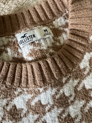 Hollister Tan and White Houndstooth Cropped Sweater thumbnail 2