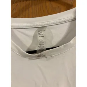 Beyond the Bump Women's White Featherweight One & Only Maternity Tee XS thumbnail 5