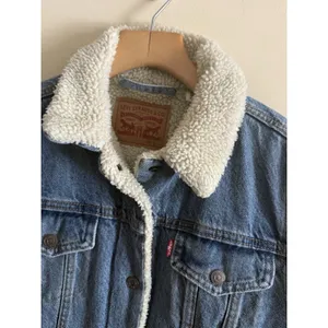 Women's Small Levi’s Premium Trucker Jacket Sherpa Lined Blue‎ Denim Jean thumbnail 2