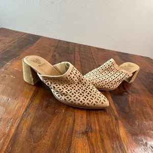 Beast Fashion Womens Tan Laser Cut Pointed Toe Block Heel Mules Size 7.5 thumbnail 5