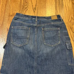 American Eagle Y2K Low-Rise Maxi ‎ Jean Skirt Sz 8 Medium Wash Grunge Denim thumbnail 3