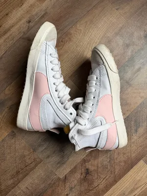 nike shoes  thumbnail 2