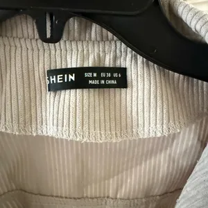 SHEIN Cropped Corduroy Shacket thumbnail 2
