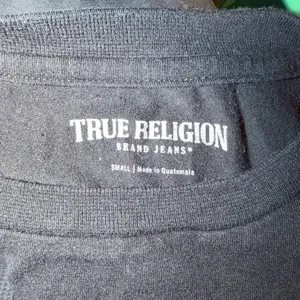 TRUE RELIGION Distressed Wing Baby T-shirt Black Long Sleeve Cropped Top thumbnail 4