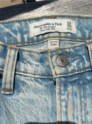 Abercrombie & Fitch Light Wash Cropped Distressed Jeans thumbnail 2