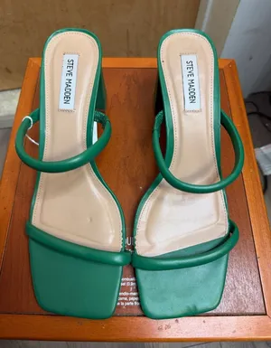 Steve Madden Women’s Emerald Green Double Strap Block Heel Sandal. Size: 9.5 US thumbnail 1