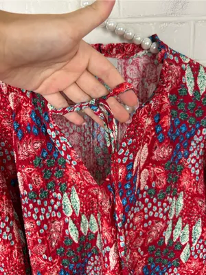 LOFT Colorful Patterned Lightweight Top Size M thumbnail 7
