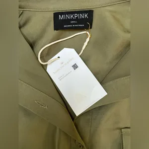 NEW MINKPINK Anissa Button Up Long Sleeve Satin Blouse Women’s S Olive Green‎ thumbnail 12
