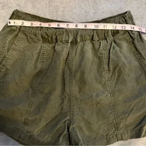 Madewell Olive pull on shorts size S thumbnail 4