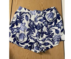 B98 New Women’s H&M Tropical 🌴 Leaf Print Shorts Viscose Linen White Navy XL thumbnail 1