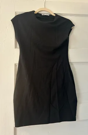 Classic Black Cap-Sleeve Sheath Dress thumbnail 1