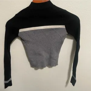 Crew Neck Slim-Fit Stripe Crop Sweater White/ Grey/ Black thumbnail 2