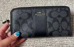 Coach wallet  thumbnail 1