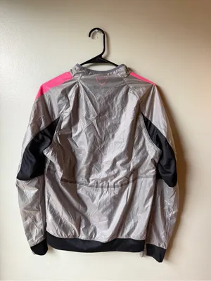 Nike Women’s Gray Pink Lightweight Running Windbreaker Jacket thumbnail 9