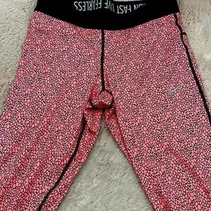 Nike crackle print medium Capri length leggings thumbnail 1