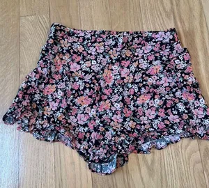 New Look Ruffle Floral Shorts thumbnail 1