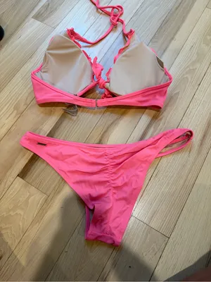 Victorias Secret bright pinkish bikini! thumbnail 2
