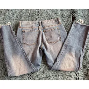 Banana Republic Girlfriend Jeans Medium Wash Blue Raw Hem Denim 28/6 thumbnail 2