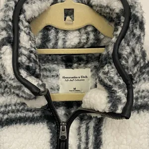 Abercrombie & Fitch Soft A&F Collection Pull-Over Quarter Zip Fleece Jacket thumbnail 4