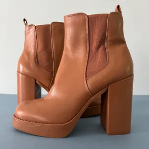 Gianni Bini Ah-Mazed Caramel Brown Leather Block Heel Platform Chelsea Boots thumbnail 4
