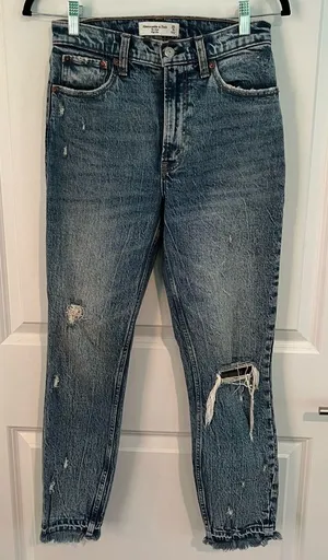 💌 Abercrombie & Fitch The Mom High Rise Distressed Jean thumbnail 1