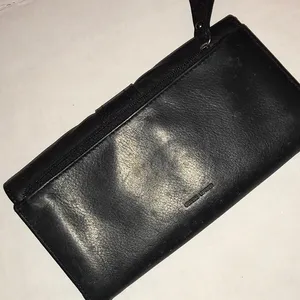 Wallet will relist thumbnail 3