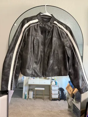 Shein Cropped Biker Jacket Faux Leather thumbnail 1