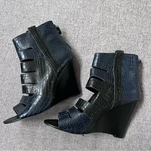 Rebecca Minkoff Sonny Embossed Peep Toe Wedge Booties Size 9 Navy Blue Black thumbnail 6
