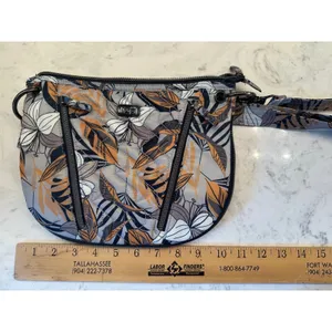 Lug Lily Grey‎ Clover Navy Floral Crossbody Bag RFID Travel Convertible NWOT thumbnail 10