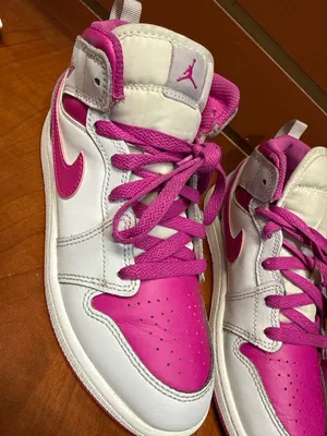 Nike Air Jordan 1 Mid Youth Size 2.5Y / Women’s 4 Pink White Sneakers thumbnail 3