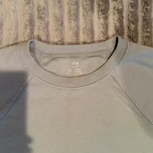 Aerie Womens Raglan Sleeve Cropped Sweatshirt Light Gray Olive Green Small‎ thumbnail 3