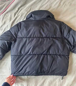 Hollister Black Cropped Puffer Jacket thumbnail 6