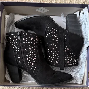 JENNIFER LOPEZ Black Suede Ankle Boots with Pink Stud Detail - Women's 8.5 thumbnail 9