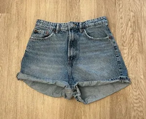 zara jean shorts  thumbnail 1