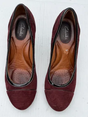 Clarks Burgundy Suede Pumps Women’s Mid Heel Classic Comfort Dress Shoes thumbnail 8