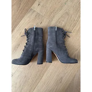Vince Camuto Grey Suede Lace-Up‎ Block Heel Booties - Size 7.5M thumbnail 2