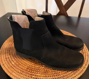 Taryn Rose‎ Traveler Jeri Black Suede Ankle Boots Rear Zip Womens 9.5 M thumbnail 1