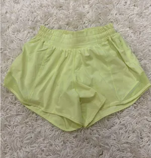 Lululemon Hotty Hot 4" Shorts Low-Rise 2 Lemongrass thumbnail 1
