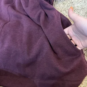 NEW Athleta Womens XL Spiced Cabernet Heather Cozy‎ Karma Funnel Neck Sweatshirt thumbnail 3